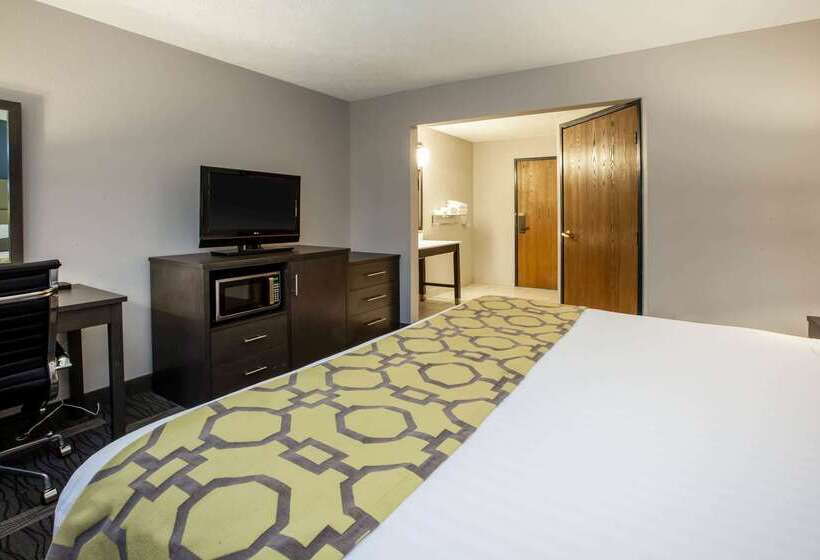 هتل Baymont By Wyndham Traverse City