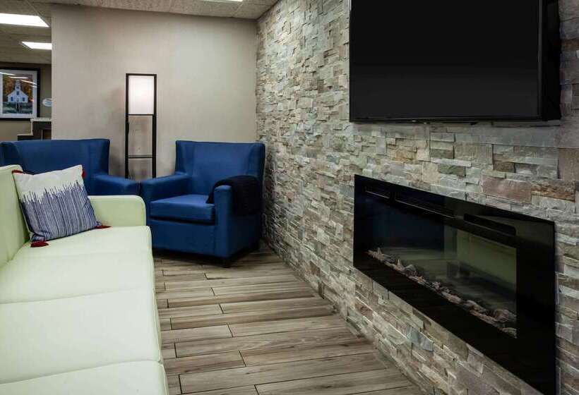 هتل Baymont By Wyndham Traverse City