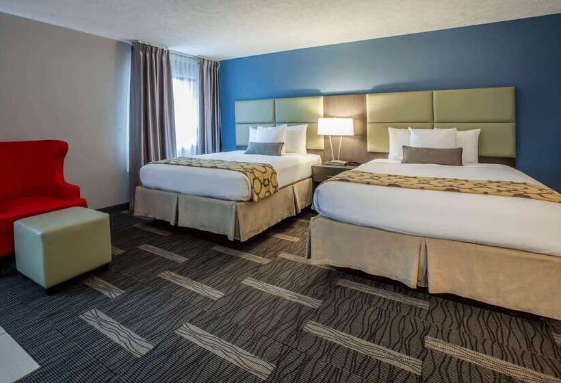 هتل Baymont By Wyndham Traverse City