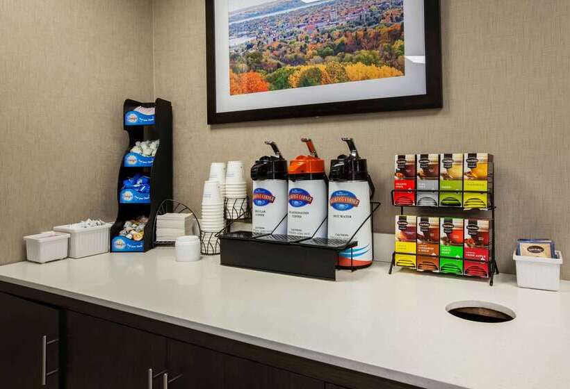 هتل Baymont By Wyndham Traverse City