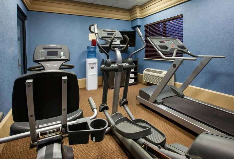 هتل Baymont By Wyndham Traverse City