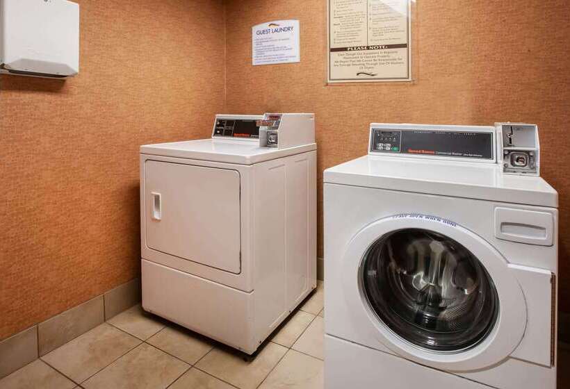 هتل Baymont By Wyndham Traverse City