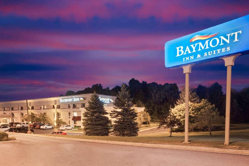 هتل Baymont By Wyndham Traverse City