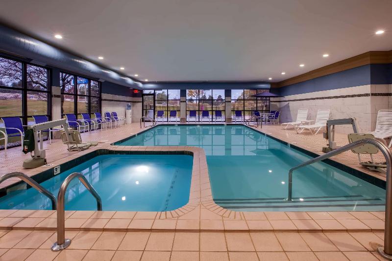 هتل Baymont By Wyndham Traverse City