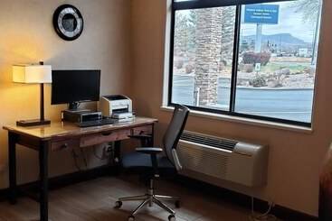 هتل Best Western Grande River Inn & Suites