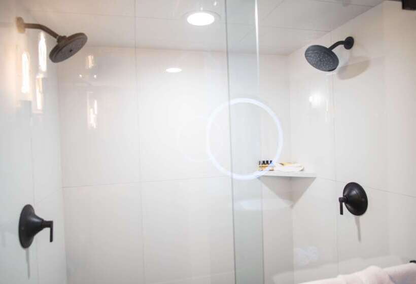 هتل Best Western Plus Abbey Inn