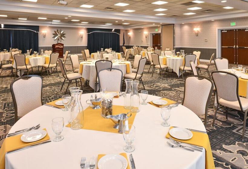 هتل Best Western Plus Abbey Inn