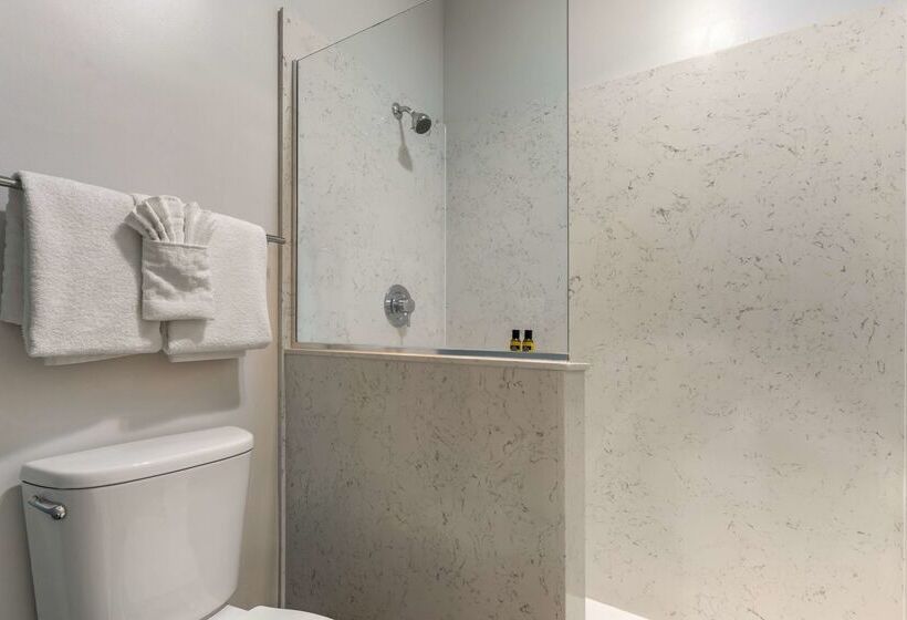 هتل Best Western Plus All Suites Inn