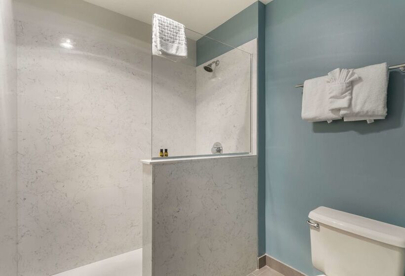 هتل Best Western Plus All Suites Inn