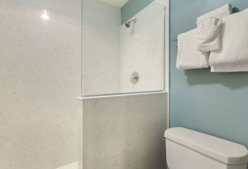 هتل Best Western Plus All Suites Inn