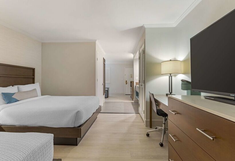 هتل Best Western Plus All Suites Inn