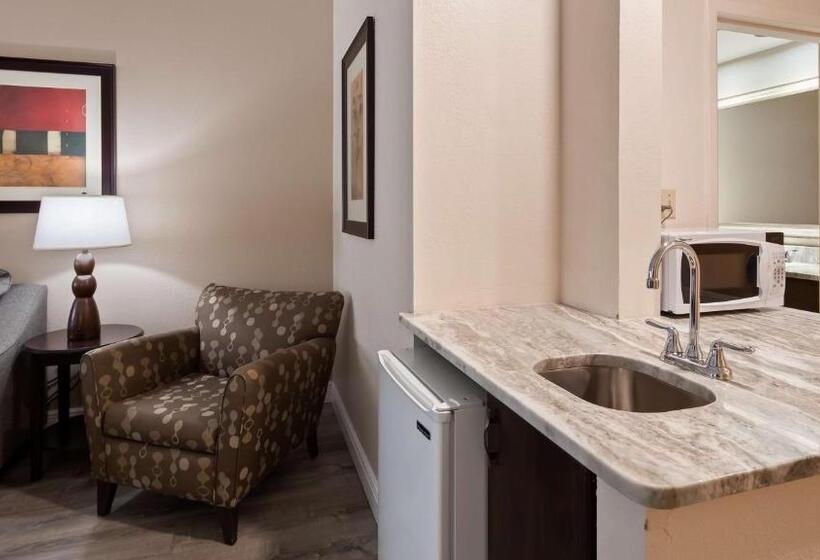 فندق Best Western Plus Ambassador Suites