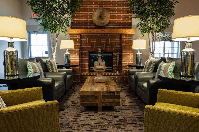 فندق Best Western Plus University Park Inn & Suites