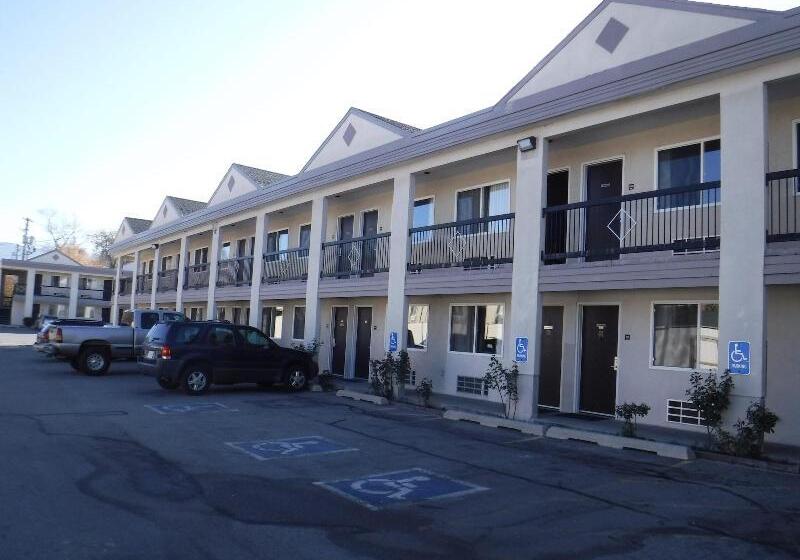 هتل City Creek Inn & Suites