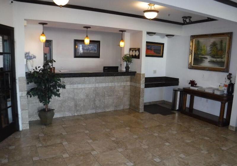 هتل City Creek Inn & Suites
