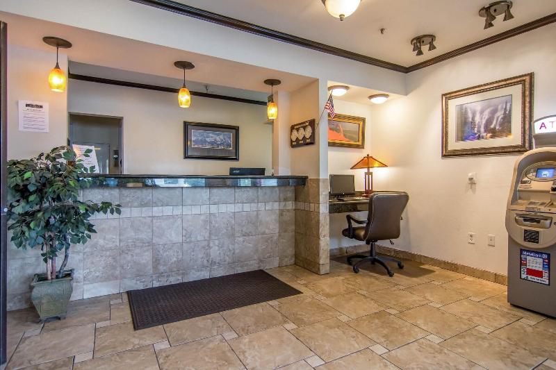 هتل City Creek Inn & Suites