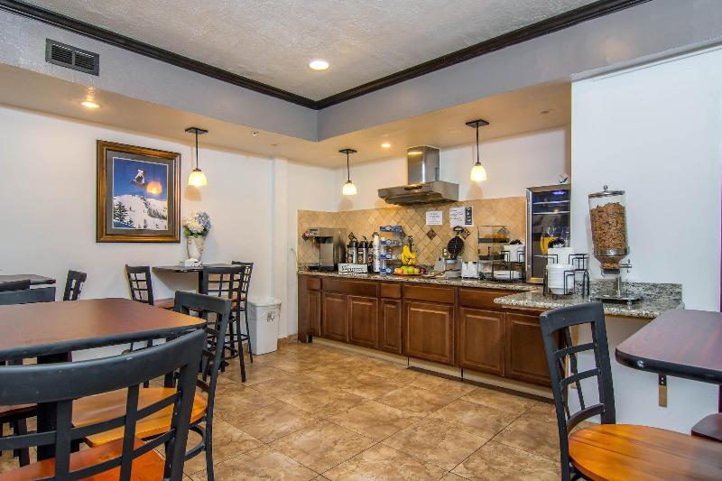 هتل City Creek Inn & Suites