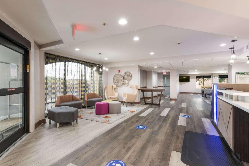 هتل Clarion Pointe Greensboro Airport