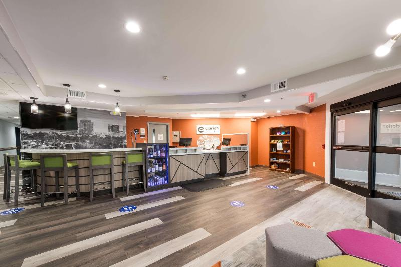 هتل Clarion Pointe Greensboro Airport