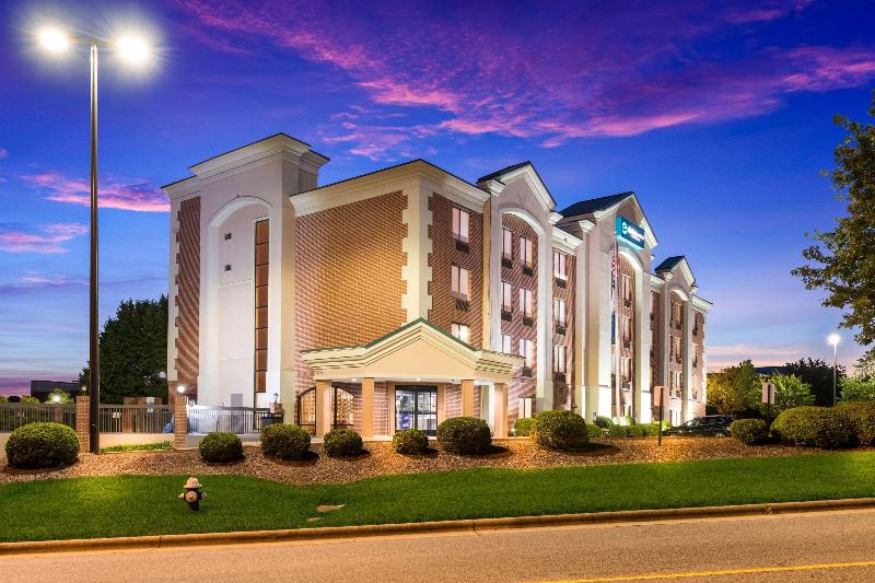 هتل Clarion Pointe Greensboro Airport