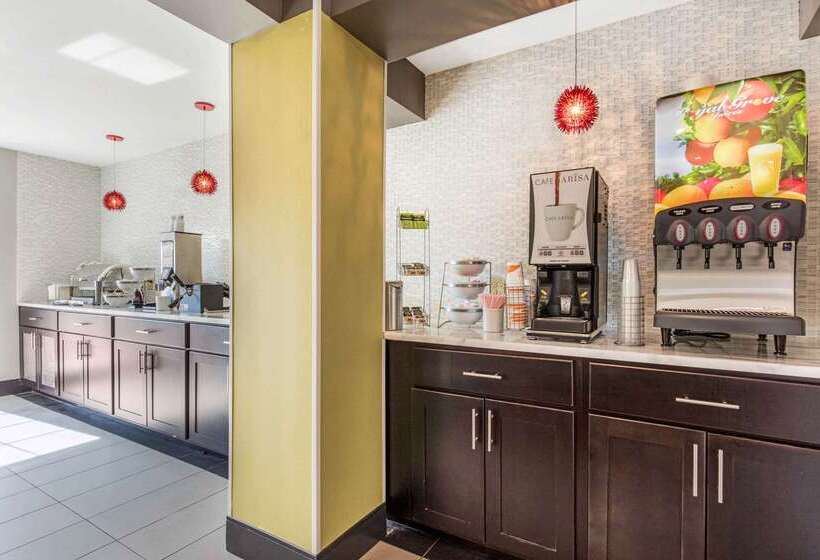 هتل Comfort Inn Airport