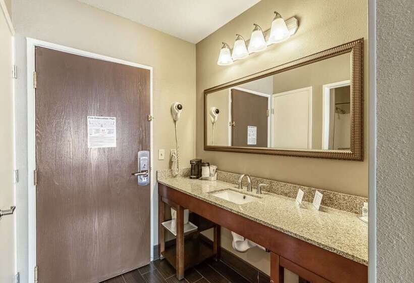 هتل Comfort Inn