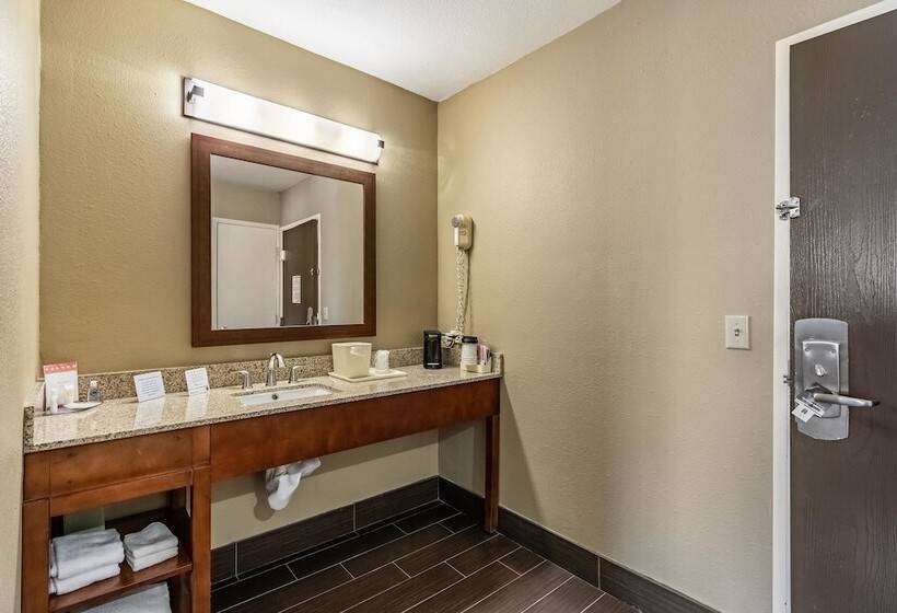 هتل Comfort Inn