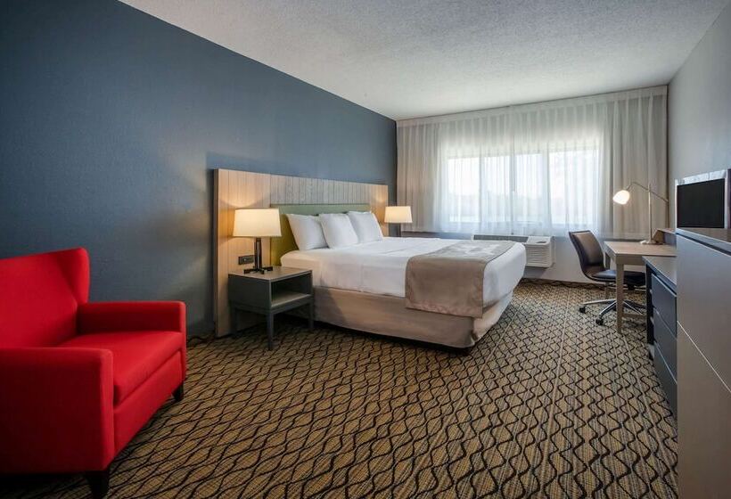 Отель Days Inn & Suites By Wyndham Rochester Hills Mi