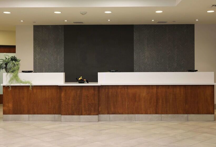 هتل Doubletree By Hilton Omaha Southwest