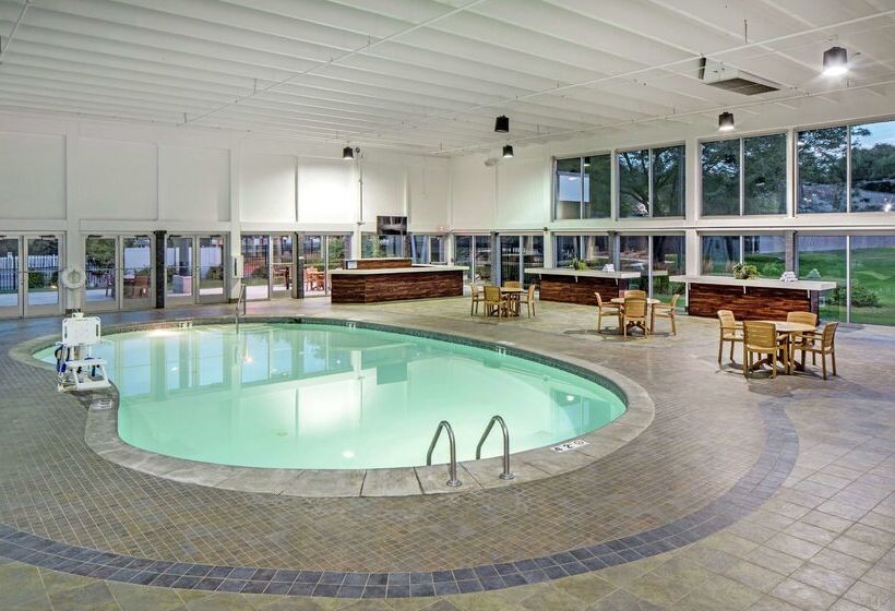 هتل Doubletree By Hilton Omaha Southwest