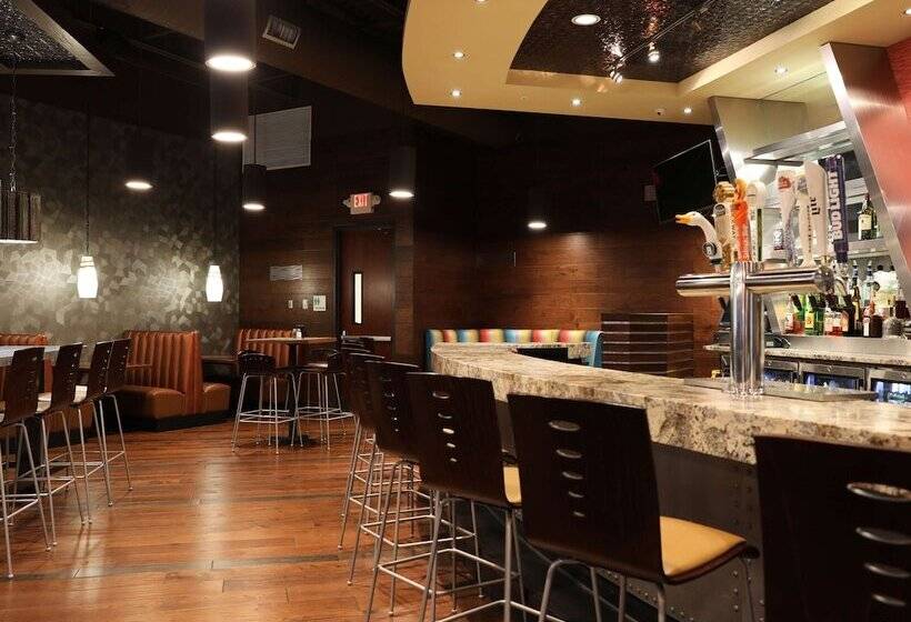 هتل Doubletree By Hilton Omaha Southwest