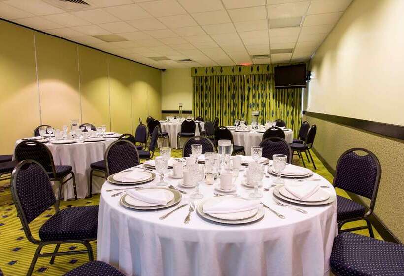هتل Ramada By Wyndham Flamingo Water Park