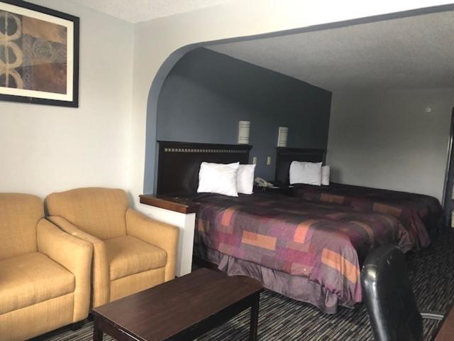 Отель Gateway Inn And Suites Clarksville