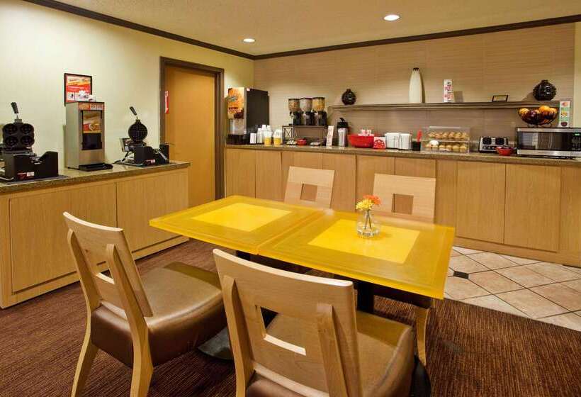 هتل Travelodge By Wyndham Columbus State University