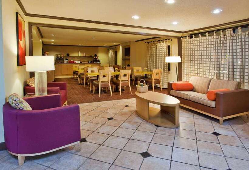 هتل Travelodge By Wyndham Columbus State University