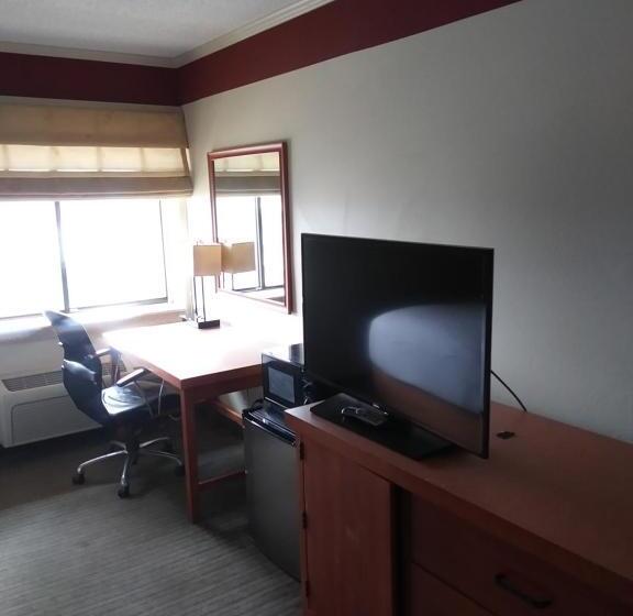 هتل Travelodge By Wyndham Columbus State University