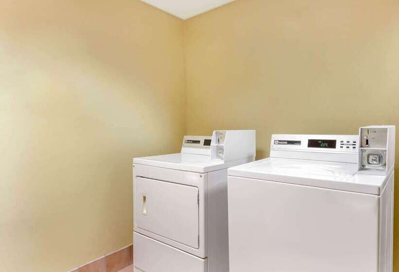 酒店 La Quinta Inn By Wyndham Chicago Willowbrook