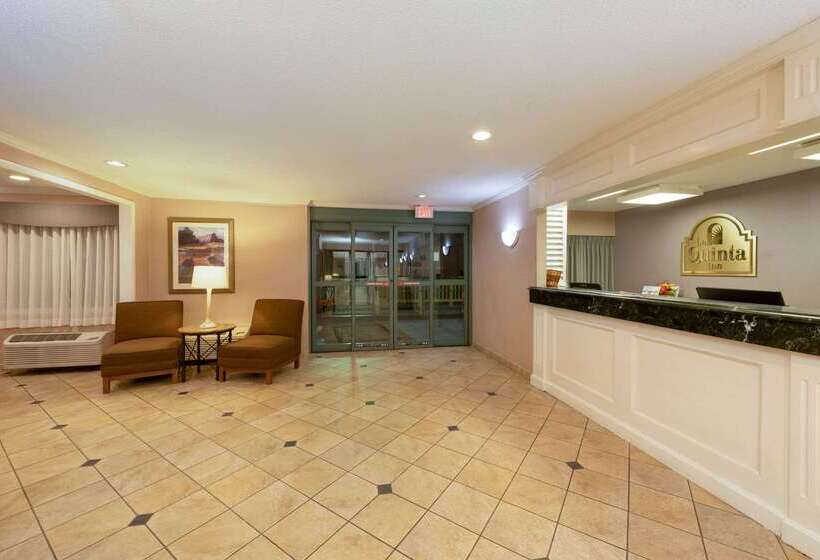 בית מלון כפרי La Quinta Inn By Wyndham Cleveland Independence