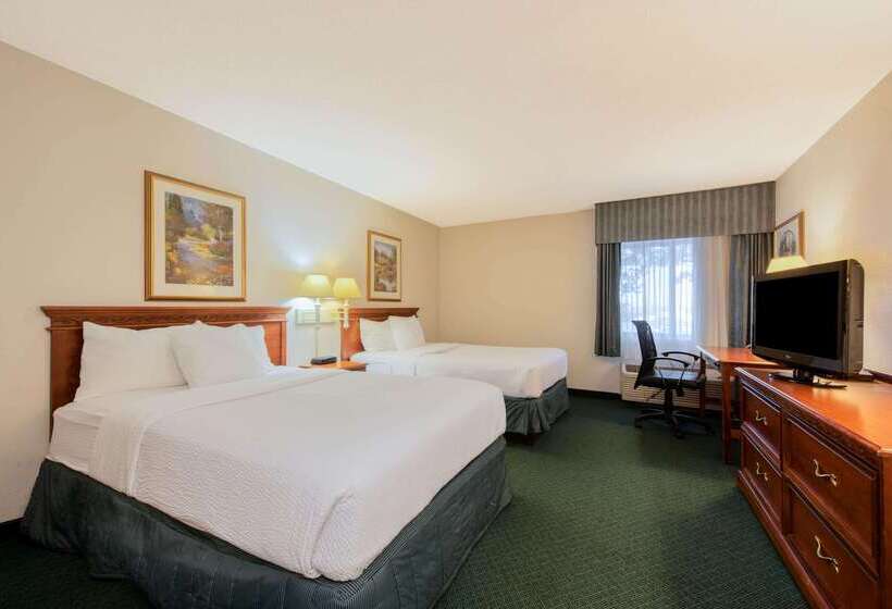 בית מלון כפרי La Quinta Inn By Wyndham Cleveland Independence