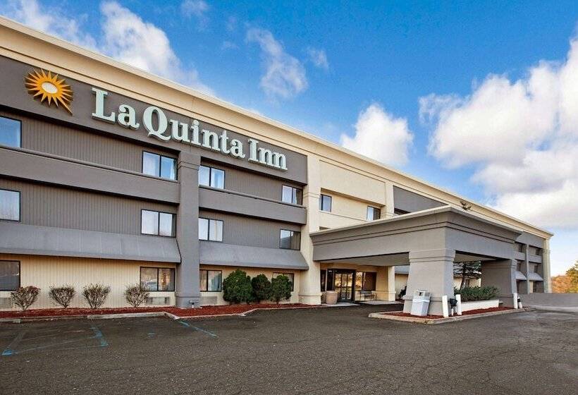 בית מלון כפרי La Quinta Inn By Wyndham Detroit Canton