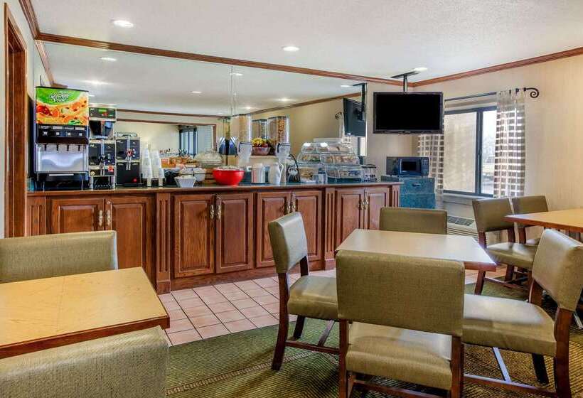 Отель La Quinta Inn By Wyndham Detroit Southgate