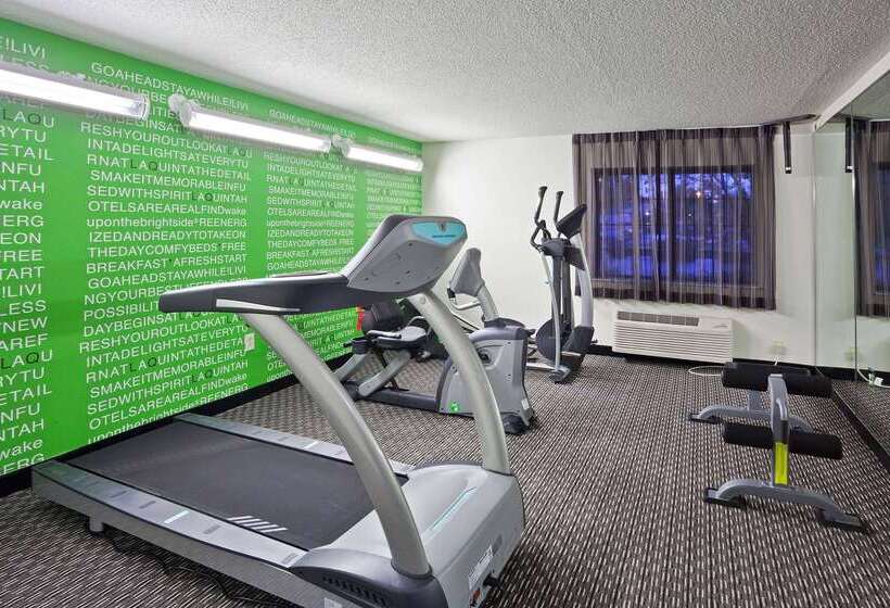 호텔 La Quinta By Wyndham Cleveland Macedonia