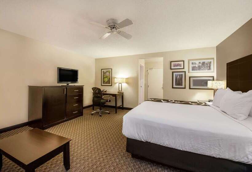 ホテル La Quinta Inn & Suites By Wyndham Cleveland Macedonia