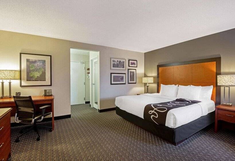 هتل La Quinta Inn & Suites By Wyndham Harrisburg Airport Hershey