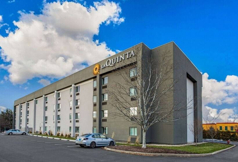 هتل La Quinta Inn & Suites By Wyndham Hartford  Bradley Airport