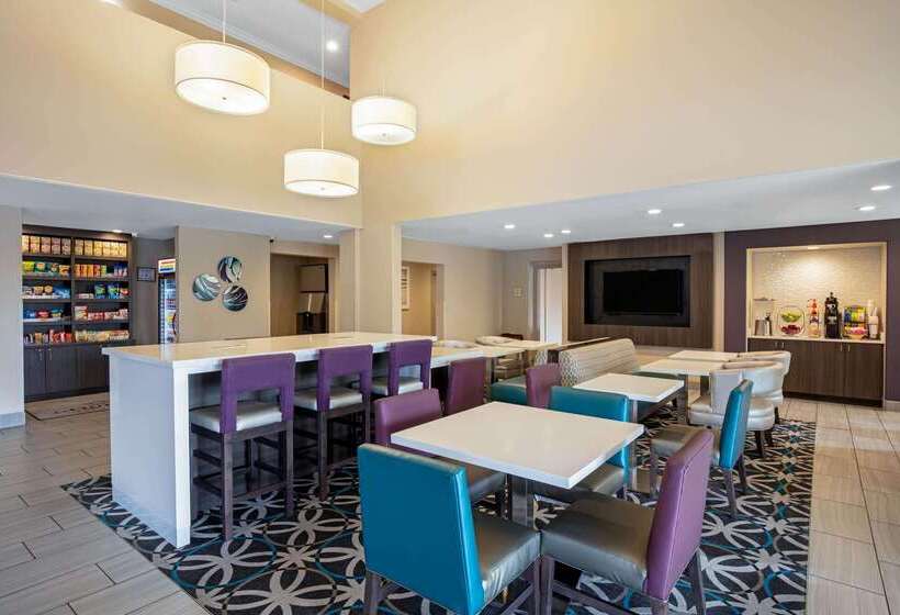 هتل La Quinta Inn & Suites By Wyndham Las Vegas Nellis