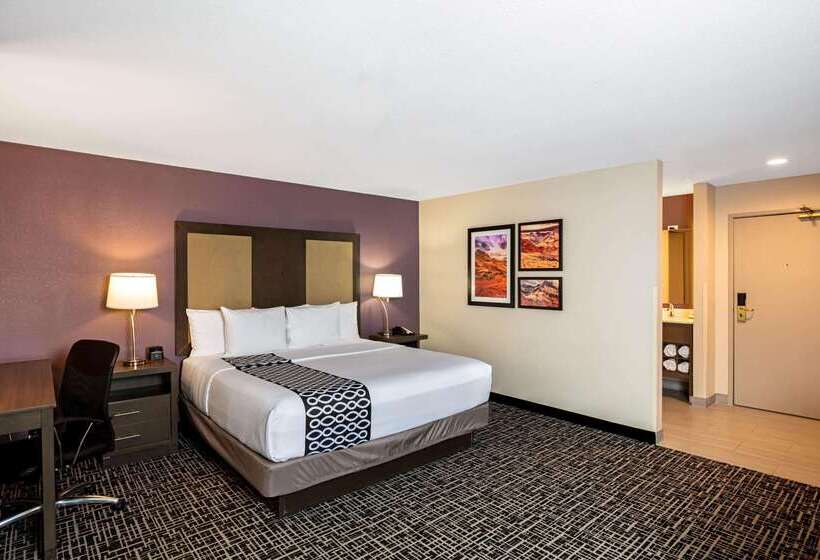 هتل La Quinta Inn & Suites By Wyndham Las Vegas Nellis