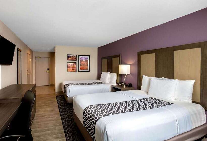 هتل La Quinta Inn & Suites By Wyndham Las Vegas Nellis