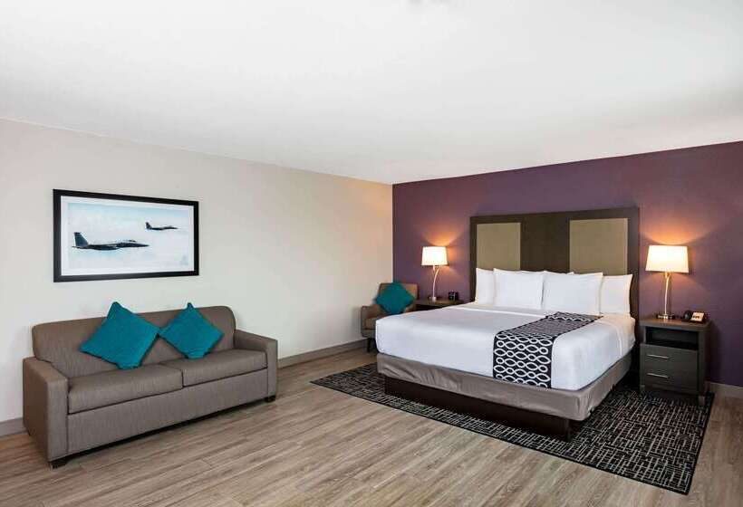 هتل La Quinta Inn & Suites By Wyndham Las Vegas Nellis