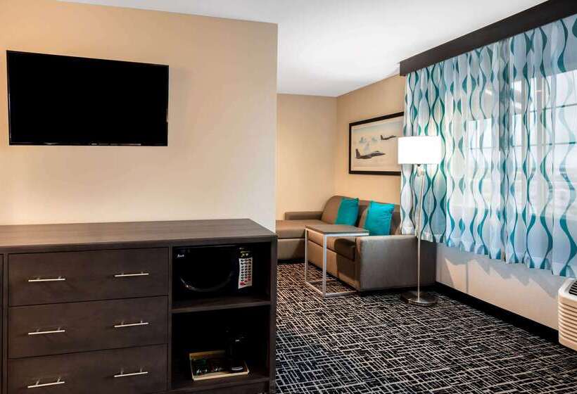 هتل La Quinta Inn & Suites By Wyndham Las Vegas Nellis